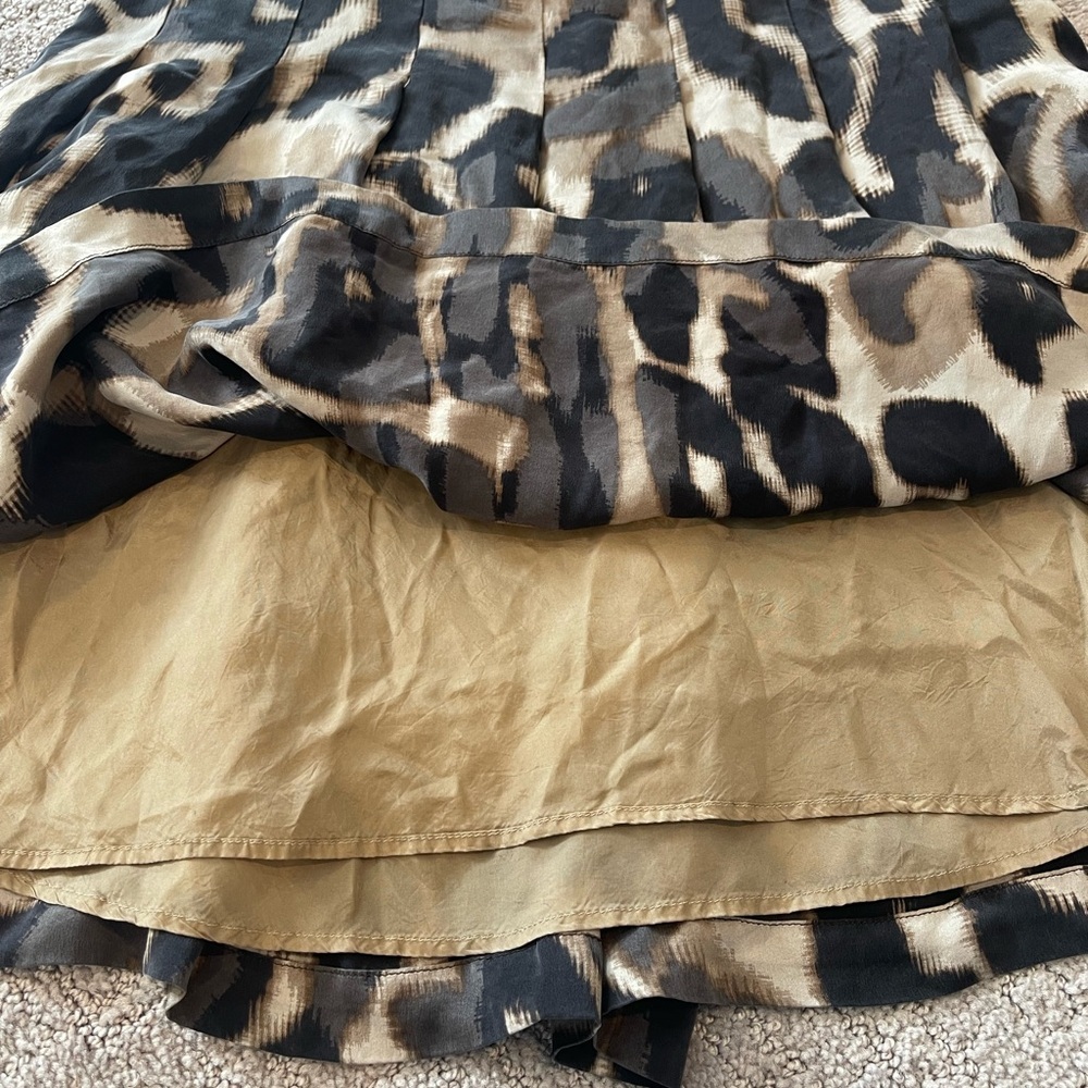 Weekend MaxMara Beige and Black Leopard-Print Short Skirt, 100% Silk, US 6 - Picture 8 of 15